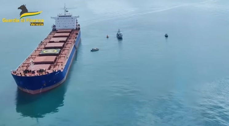 Πλοίο ελληνικών συμφερόντων εντοπίστηκε με 850 κιλά κοκαΐνης 